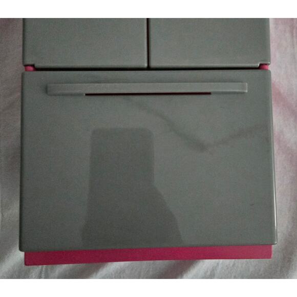 Doll Size Plastic Refridgerator No Bins or Shelves - Picture 2 of 15